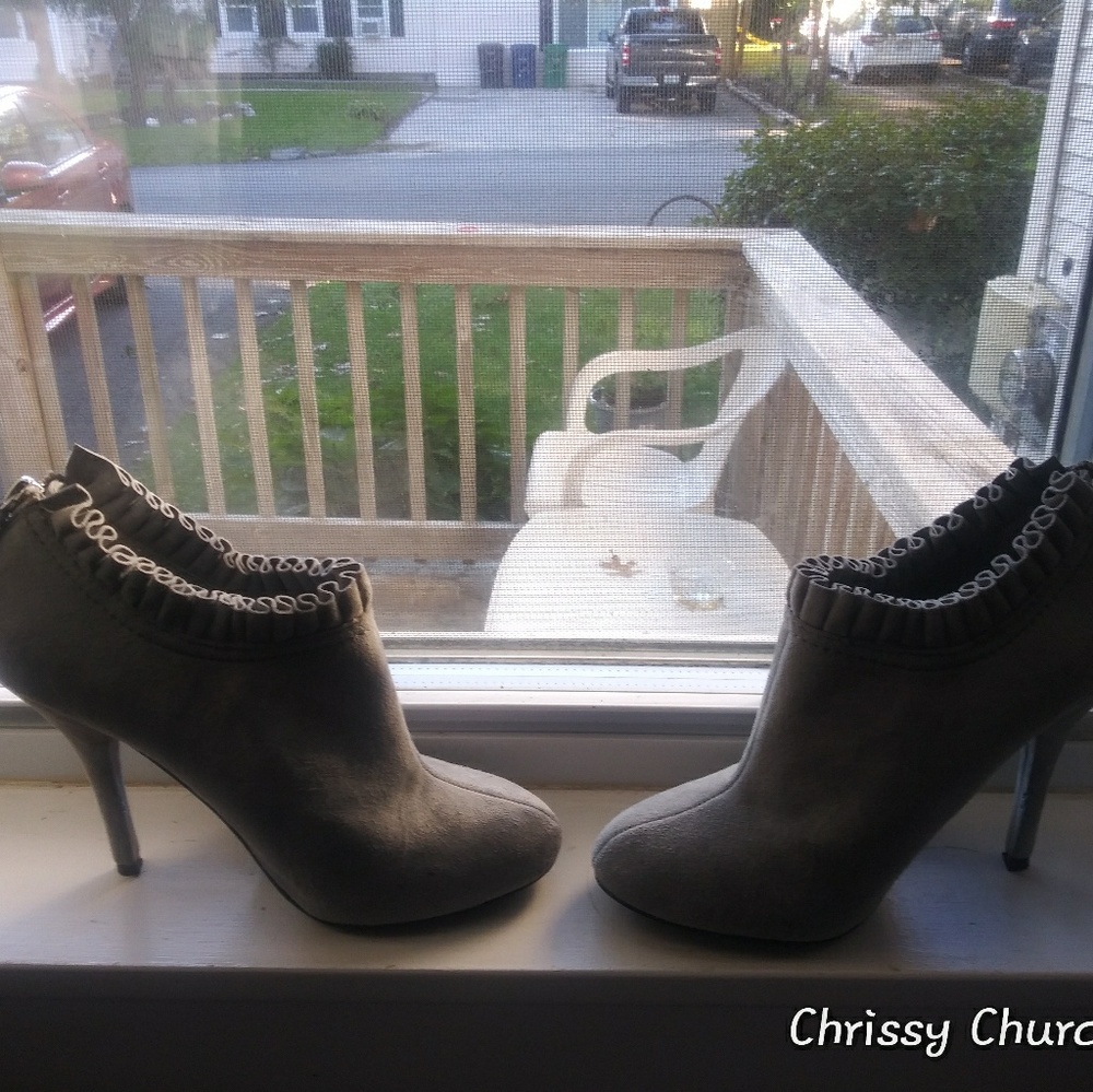 Also Gorgeous grey heels